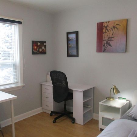 High Park Single Room With Personal Washroom And Kitchen Toronto Dış mekan fotoğraf
