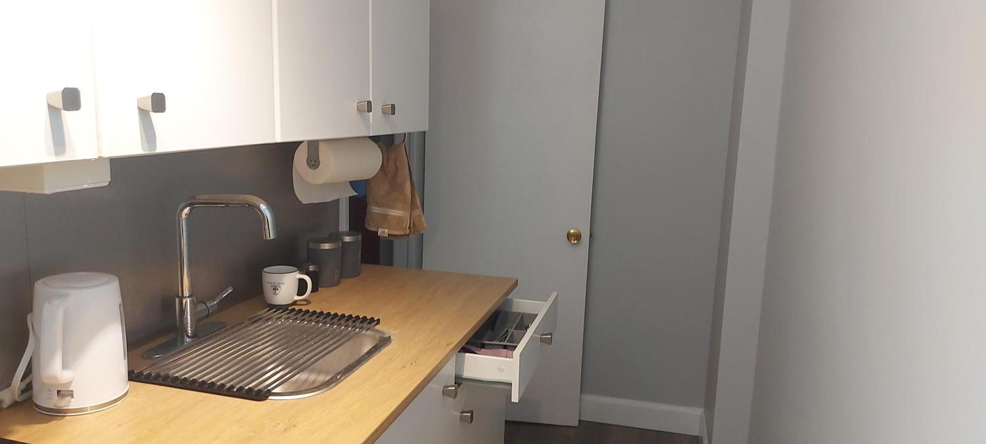 High Park Single Room With Personal Washroom And Kitchen Toronto Dış mekan fotoğraf