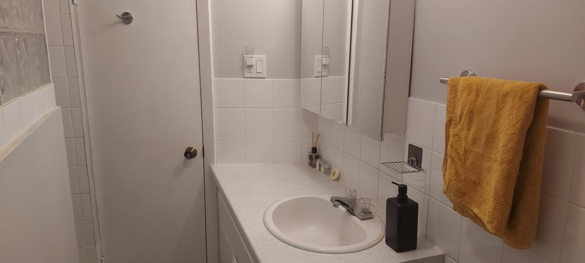 High Park Single Room With Personal Washroom And Kitchen Toronto Dış mekan fotoğraf