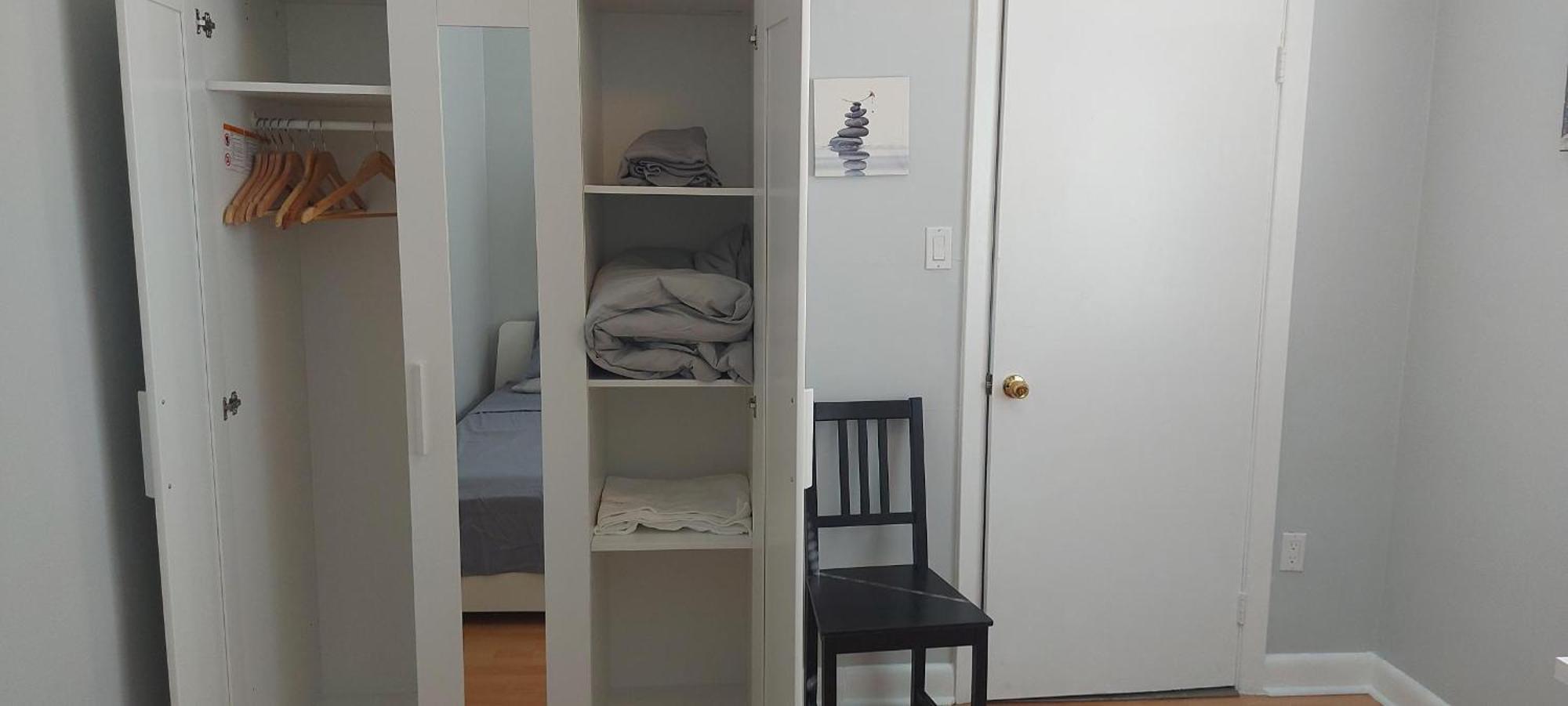 High Park Single Room With Personal Washroom And Kitchen Toronto Dış mekan fotoğraf