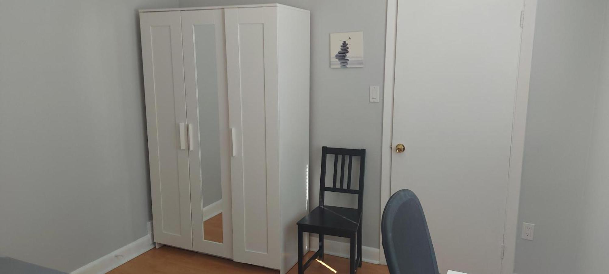 High Park Single Room With Personal Washroom And Kitchen Toronto Dış mekan fotoğraf