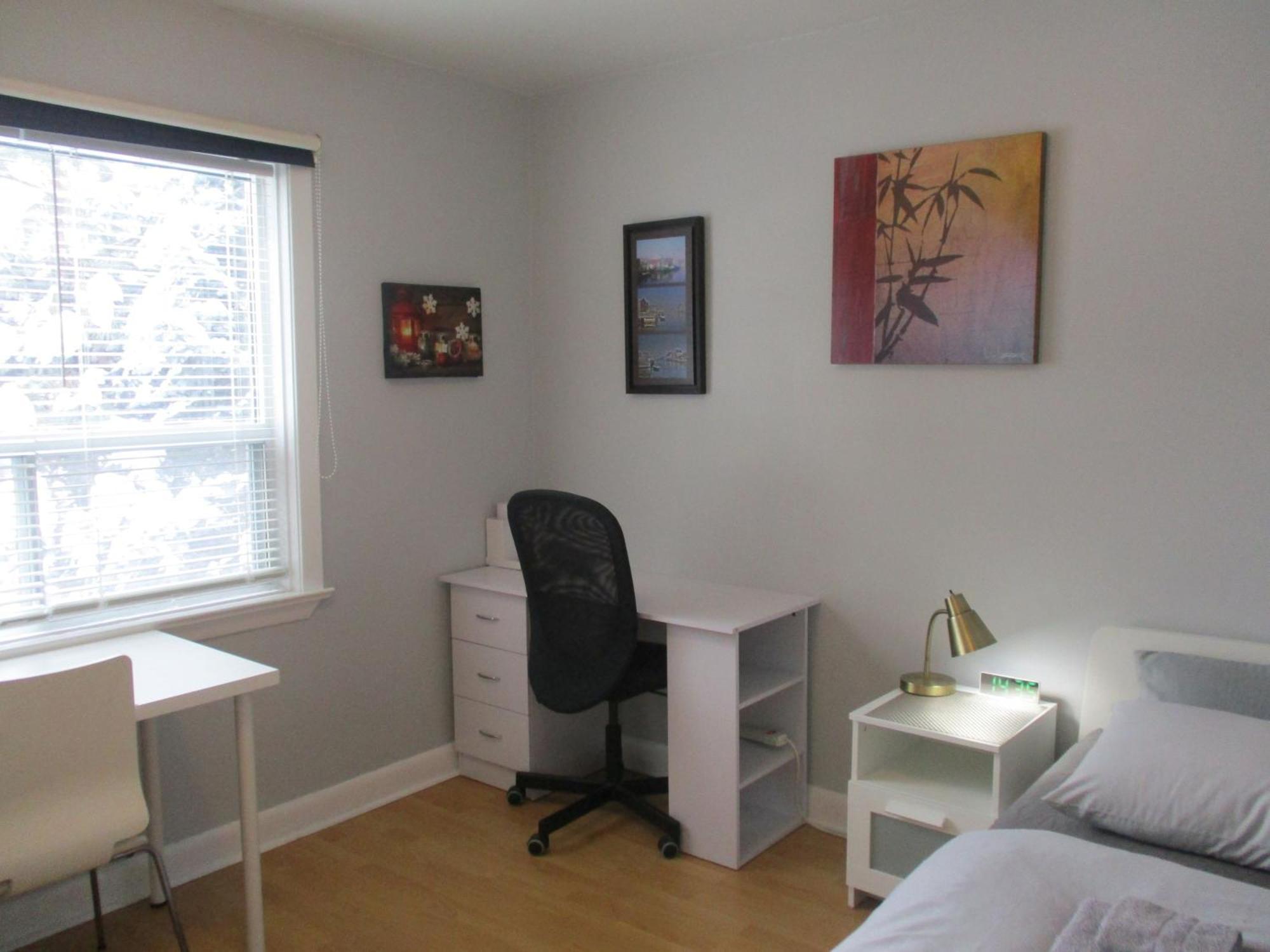 High Park Single Room With Personal Washroom And Kitchen Toronto Dış mekan fotoğraf