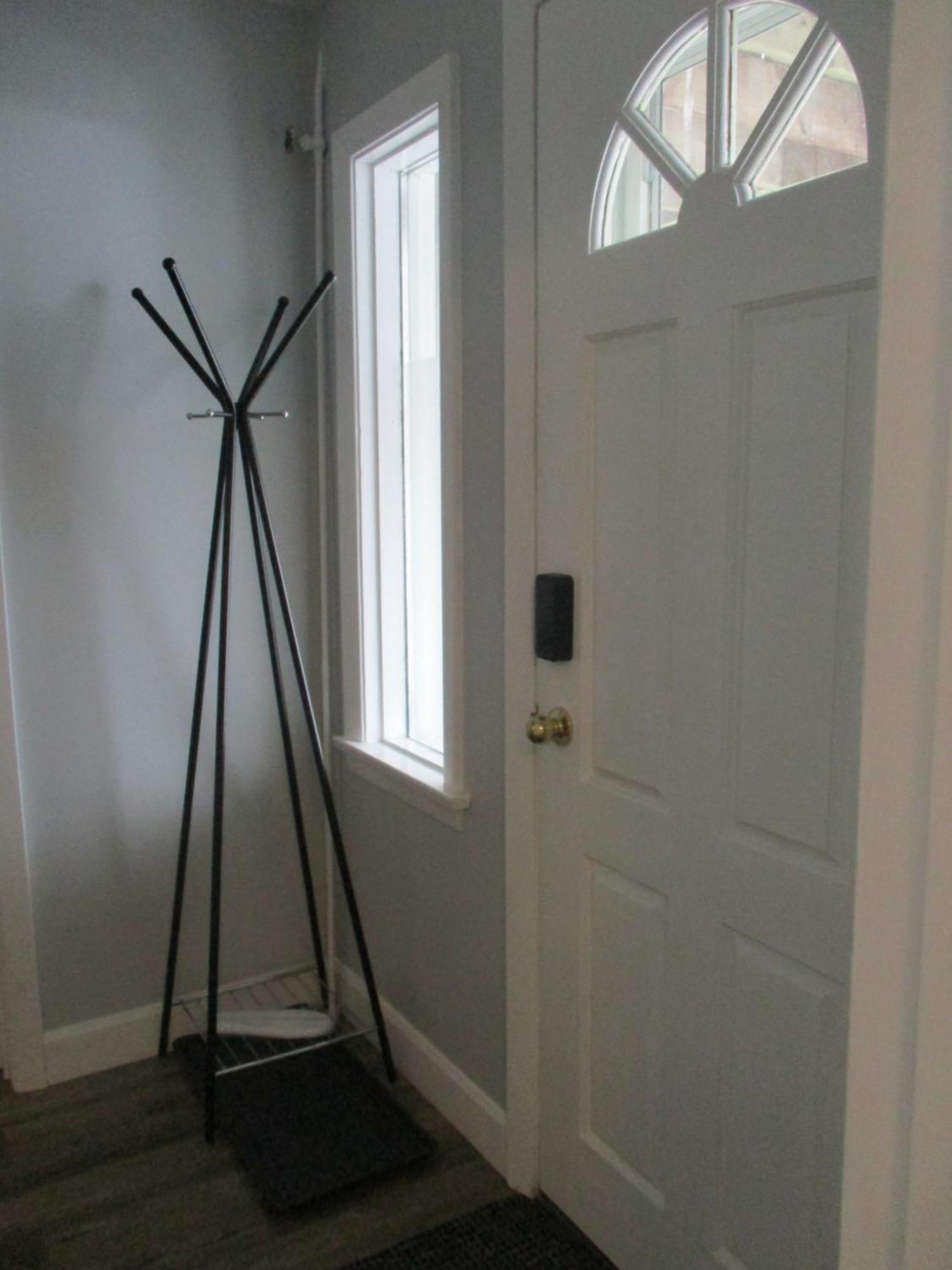 High Park Single Room With Personal Washroom And Kitchen Toronto Dış mekan fotoğraf
