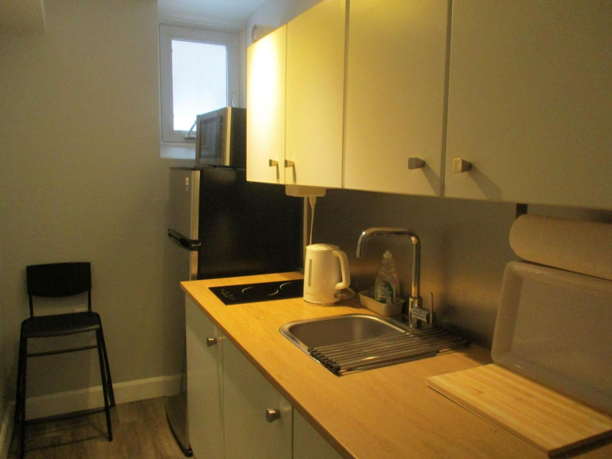 High Park Single Room With Personal Washroom And Kitchen Toronto Dış mekan fotoğraf